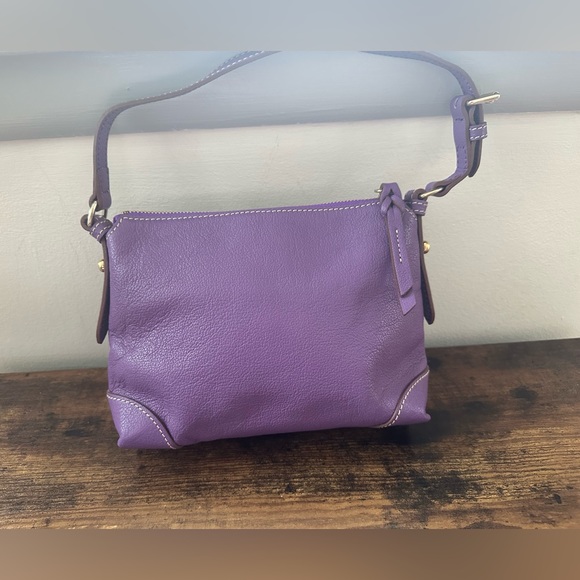 Dooney & Bourke purple pebble grain leather handbag - Picture 2 of 11